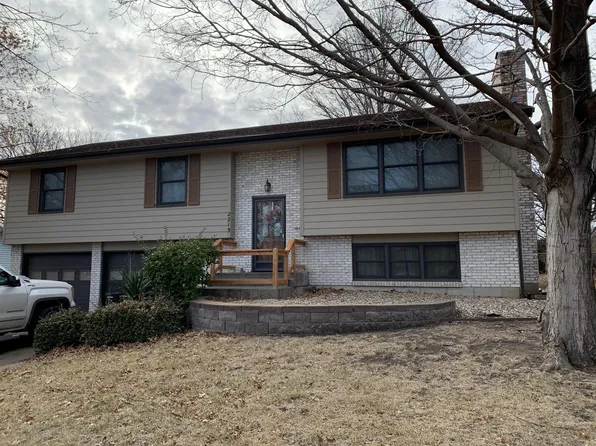 2213 Terry Way, Manhattan, KS 66502