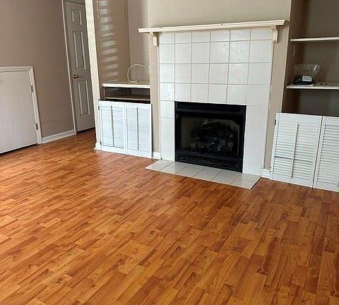 3rd image of 1535 20th Ave NE