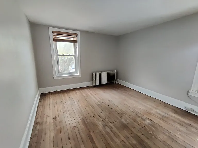 331 E Marshall St — Photo 5