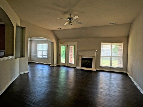 3rd image of 5548 Flynn Ct