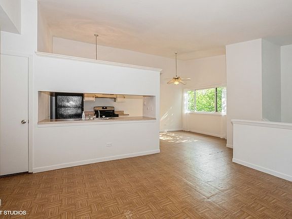4th image of 3 W Millstone Ct #C