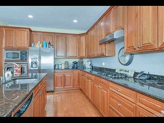 2nd image of 186 Samantha Cir
