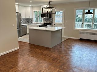 34 Oaktree Ln, Huntington Station, NY 11746