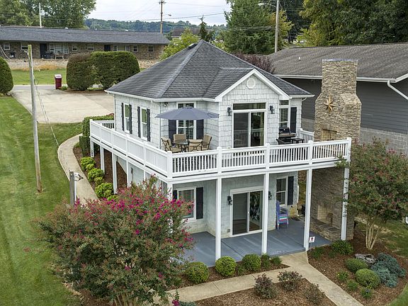 3rd image of 107 Carter Dr