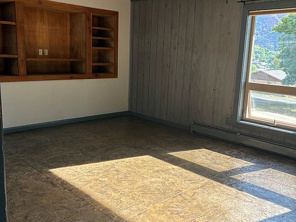 4th image of 2585 Midland Ave #Basement