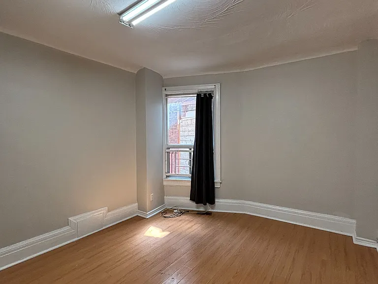 593 Bathurst St #MAIN FLOOR — Photo 7