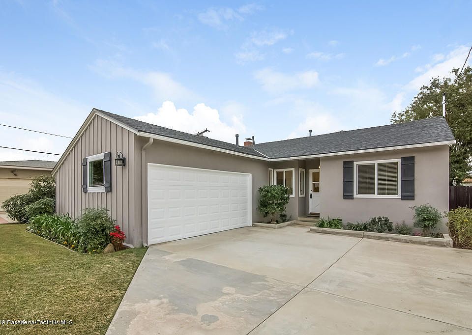 1st image of 2936 Royal Oaks Dr