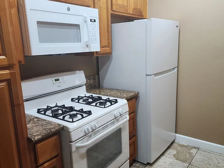 1405 Lisbon Ave — Photo 8
