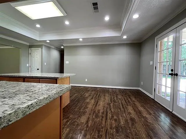 4 bed, 3.0 bath, 2856 sqft, $2,995 — Photo 4