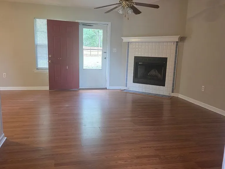 907 Canyon Ct — Photo 2