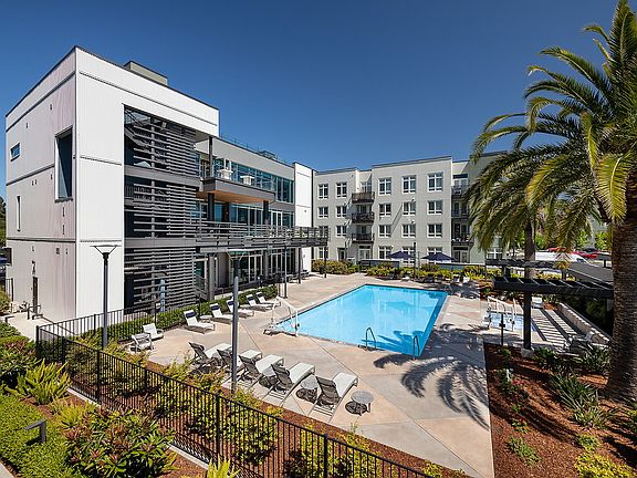 3rd image of 5700 Village Oaks Dr APT 1405