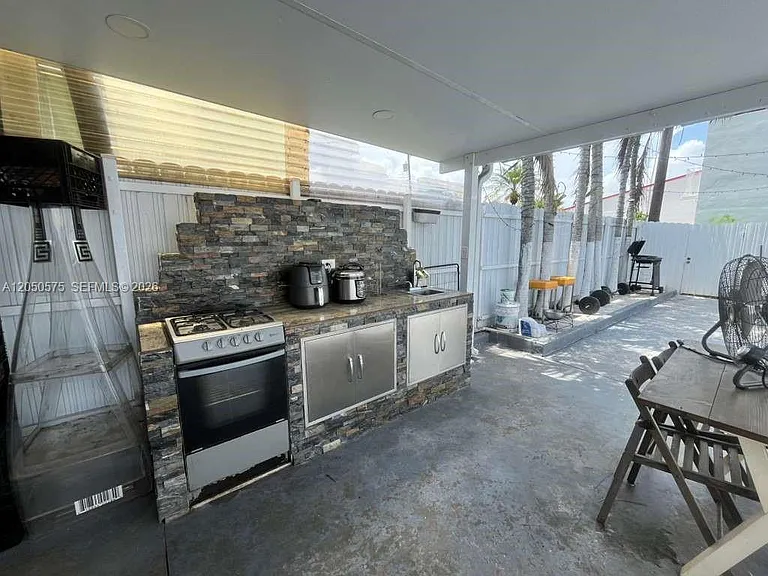 1525 W 62nd St — Photo 7