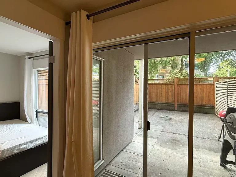 985 W 10th Ave #101 — Photo 14