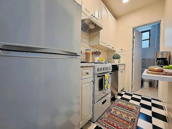 3rd image of 405 W 45th St APT 1A
