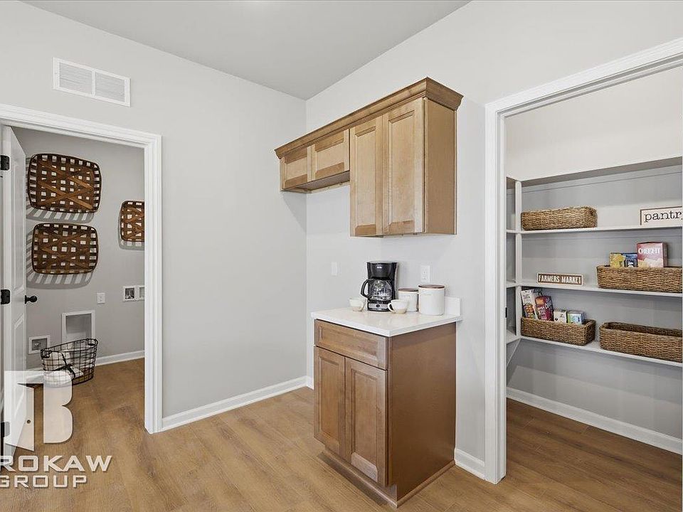 1435 Luxington Dr, photo 22