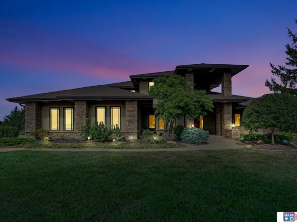 5345 S 93rd Pl, Lincoln, NE 68526