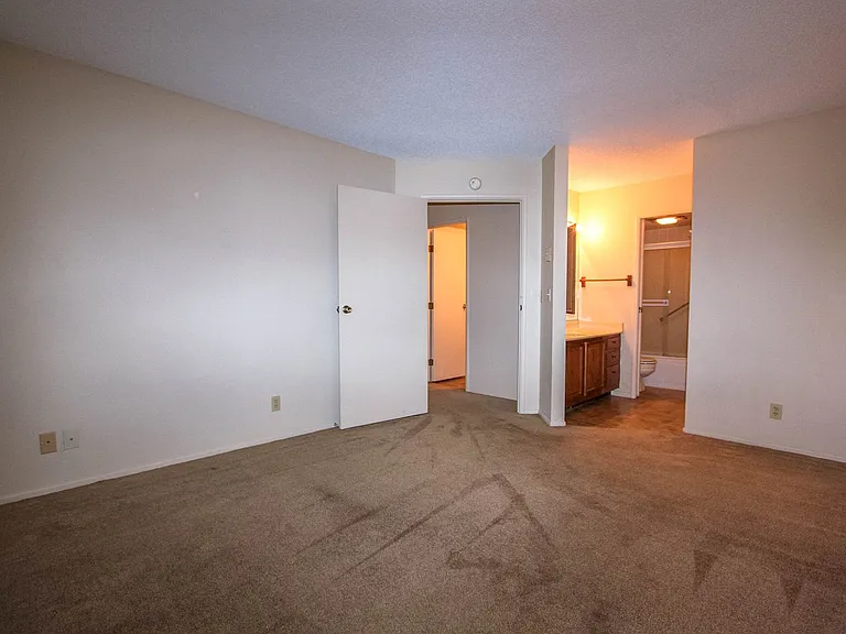 333 W Leroux St #H2 — Photo 6