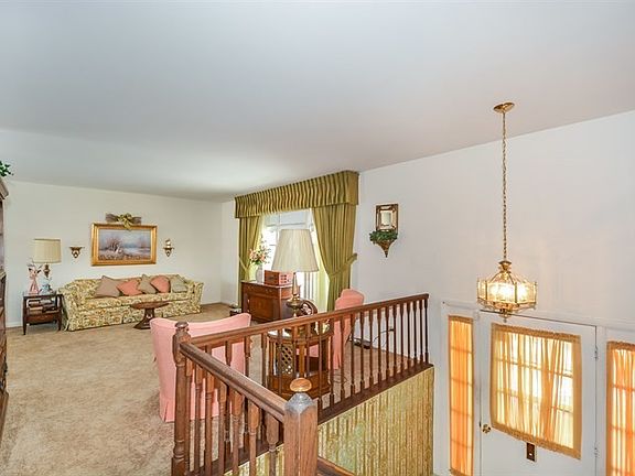 5th image of 17785 Arlington Dr