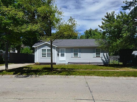 2nd image of 323 E Muir Ave