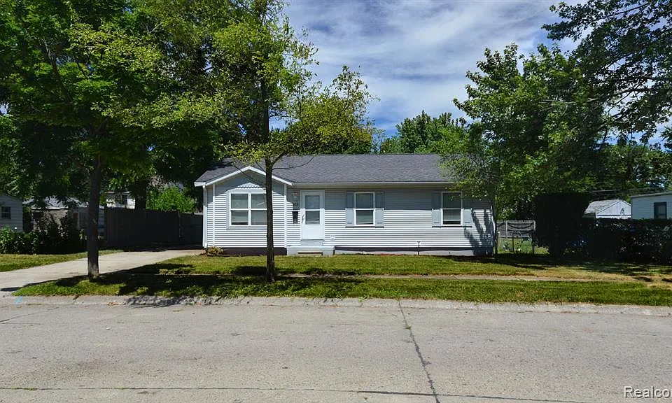323 E Muir Ave