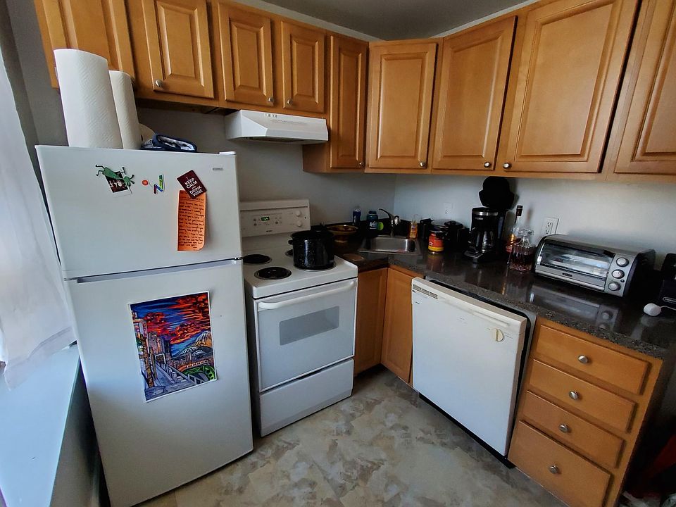 2nd image of 8 Blackwood St #322