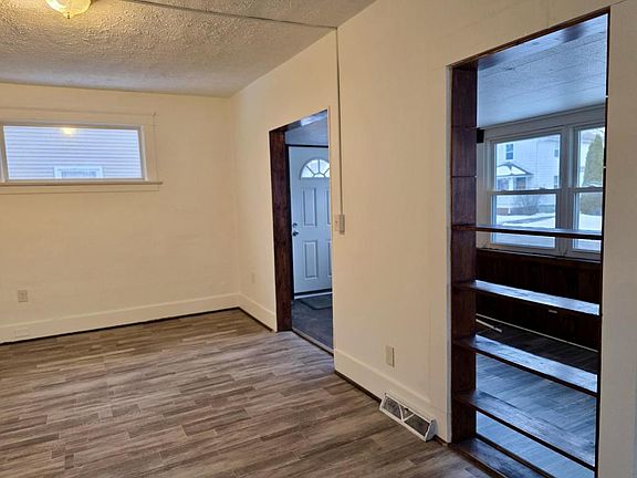 4th image of 849 Terra Alta St NE