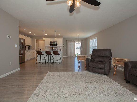 4th image of 1040 Frost Dr