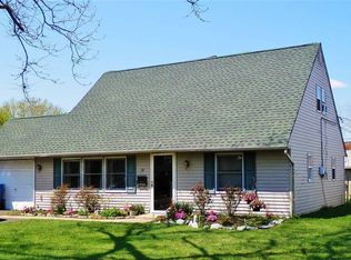 57 Indigo Rd, Levittown, PA 19057