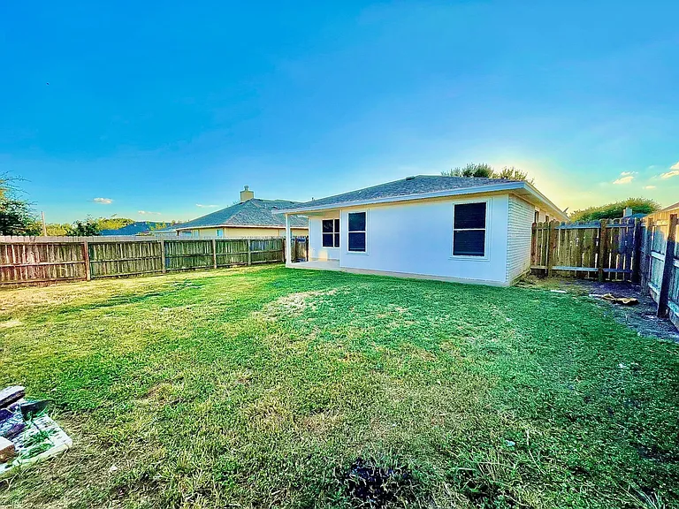 105 David Dr — Photo 17