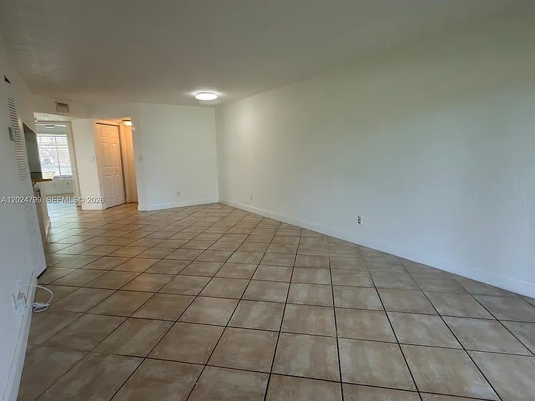 1025 Coral Club Dr — Photo 6