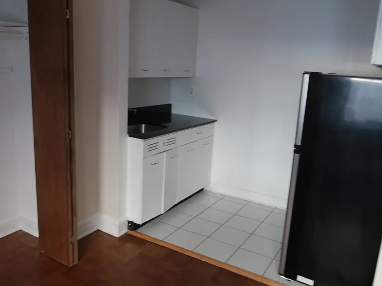 1209 W Sherwin Ave #304 — Photo 3