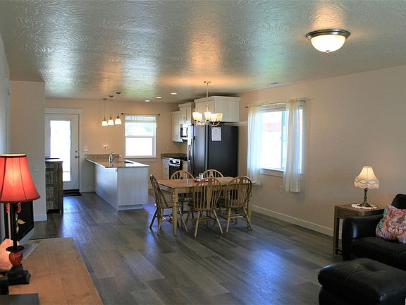 4th image of 211 Horseshoe Dr