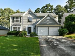1040 Hidden Pond Ln, Roswell, GA 30075