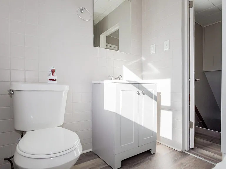 822799_023_main_bathroom_13326591.jpg