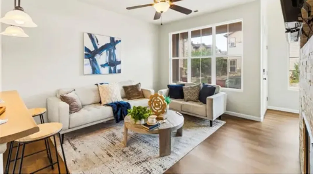 3 bed, 2.5 bath, 1345 sqft, $2,100 — Photo 3