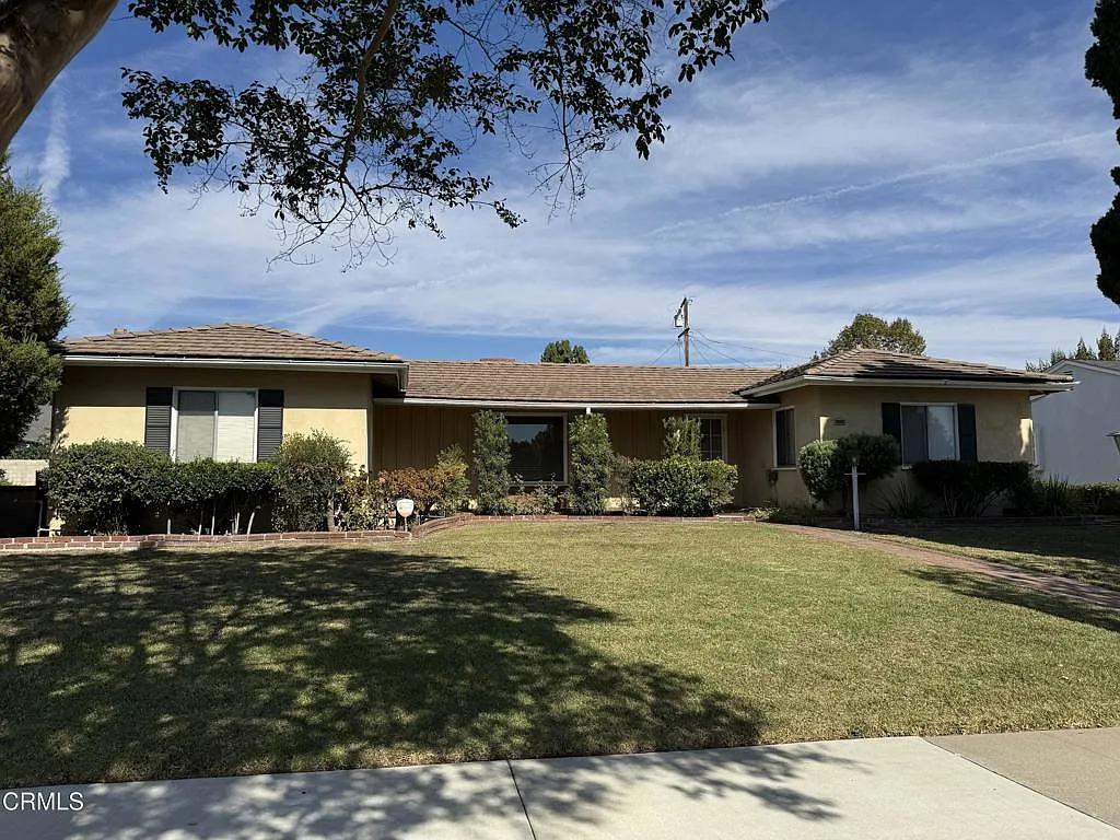 4 bed, 2.5 bath, 2098 sqft, $4,500 — Photo 1