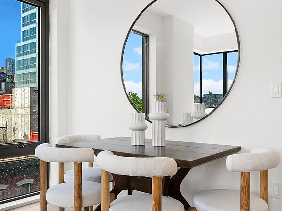 4th image of 125 Chrystie St #202