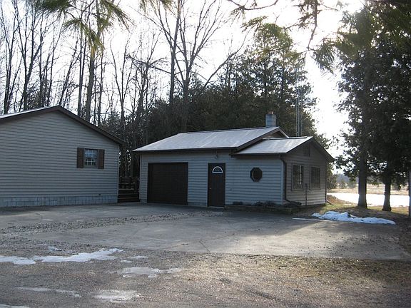2nd image of 932 S Main St