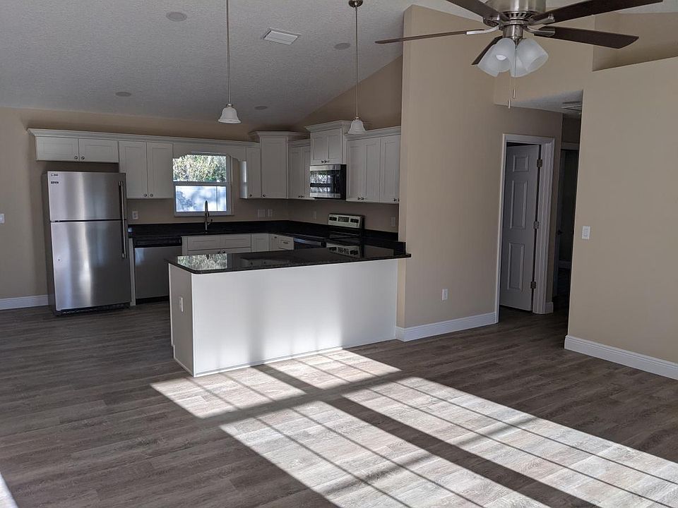 2nd image of 9333 N Pineview Way