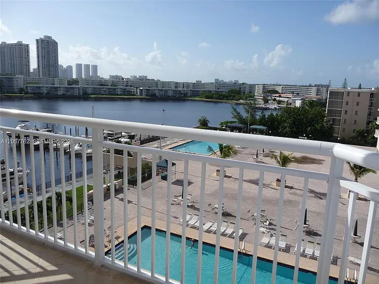 18071 Biscayne Blvd #603 — Photo 21