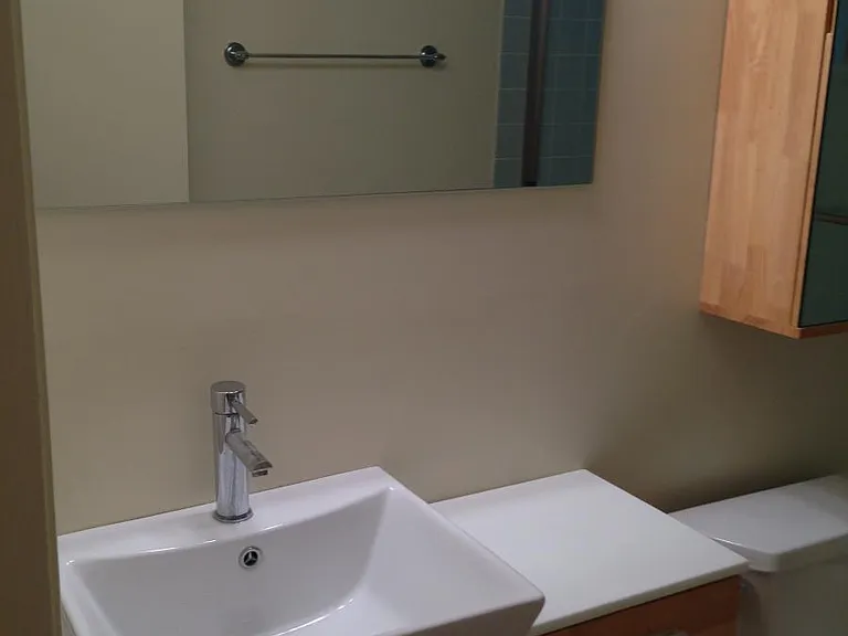 546 N Flores St #6 — Photo 10