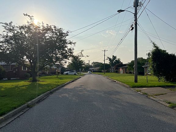 4th image of 34 Sunset Dr
