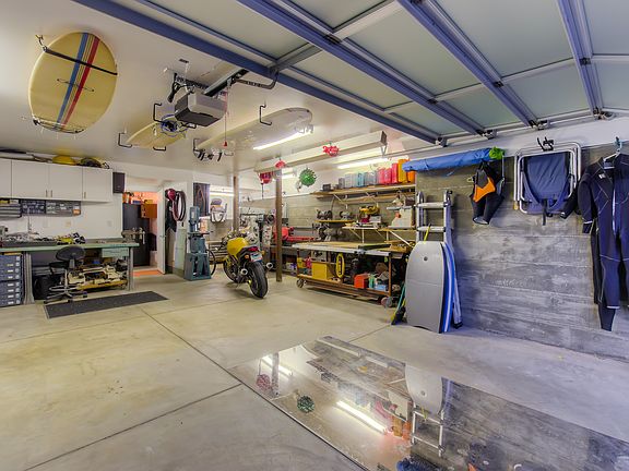 Oversized garage & workshop!