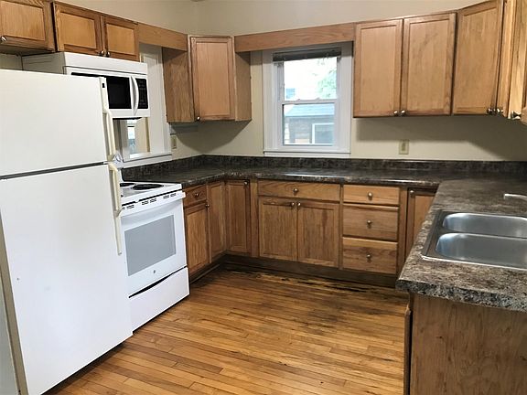 Hardwd Flrs, Granite-look Counters