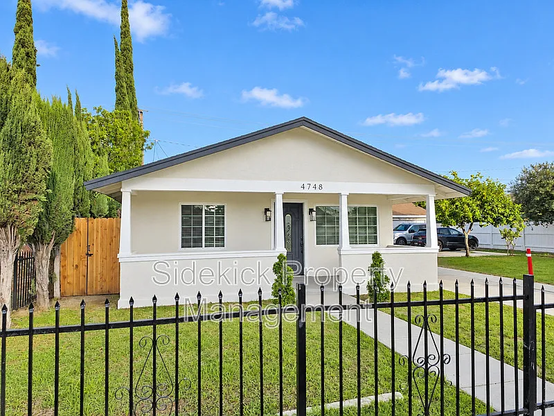 3 bed, 1.0 bath, 800 sqft, $3,200 — Photo 2
