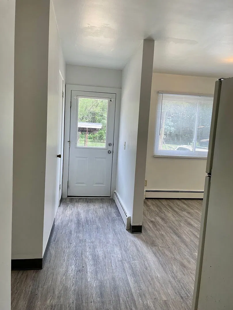 2 bed, 1.5 bath, 1020 sqft, $1,180 — Photo 2