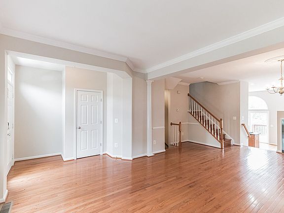 4th image of 2440 Battery Hill Cir