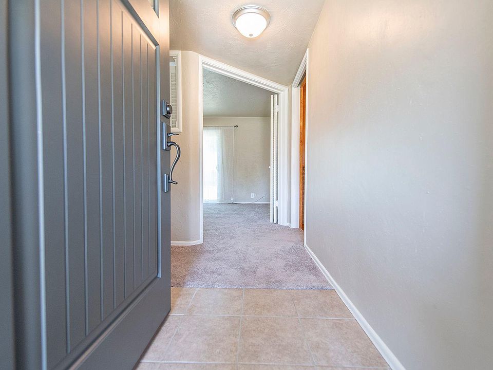 1st image of 2408 W Fairview Ct