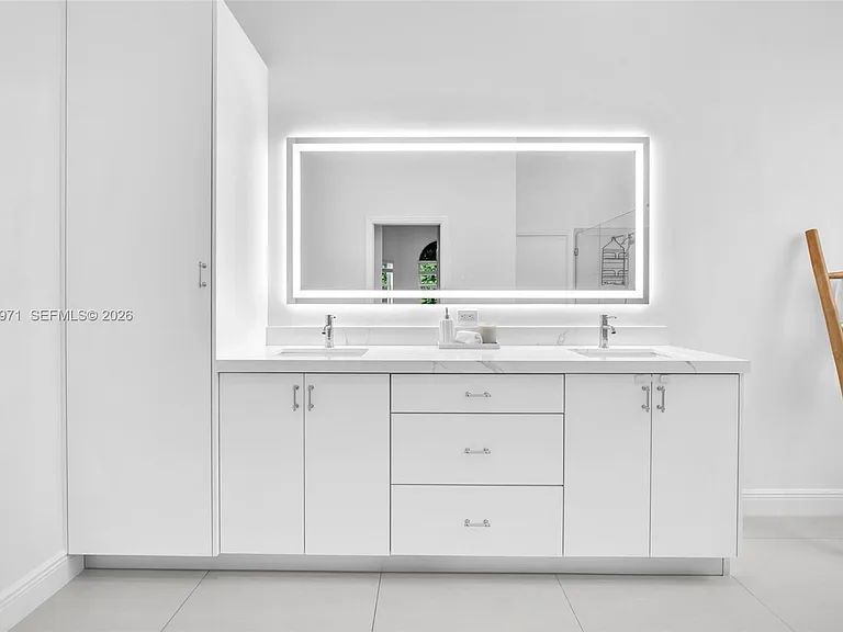 2163 Bay Ct — Photo 32