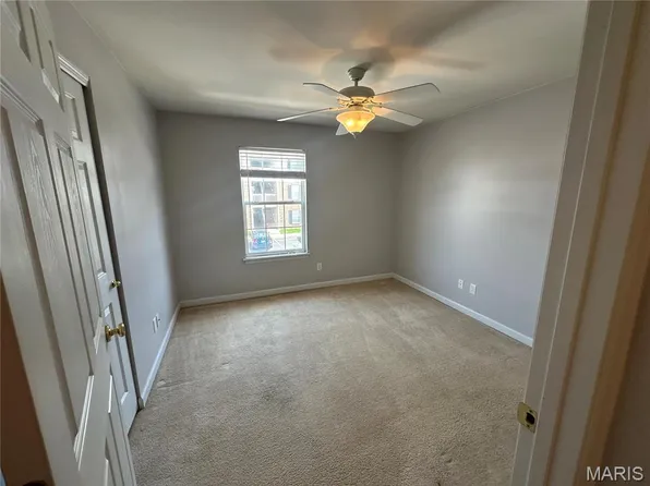 521 Saravalle Dr #2A, Saint Peters, MO 63376